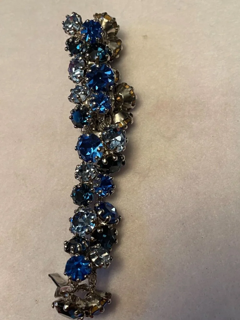 Vintage Prong-Set Blue Glass Stone Bracelet 1940s Style Unsigned Hattie Carnegie